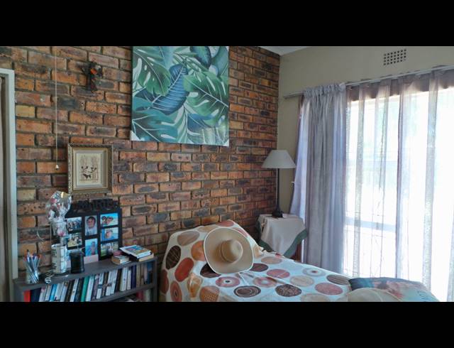 5 BEDROOM FREEHOLD FOR SALE IN DALPARK EXT 1